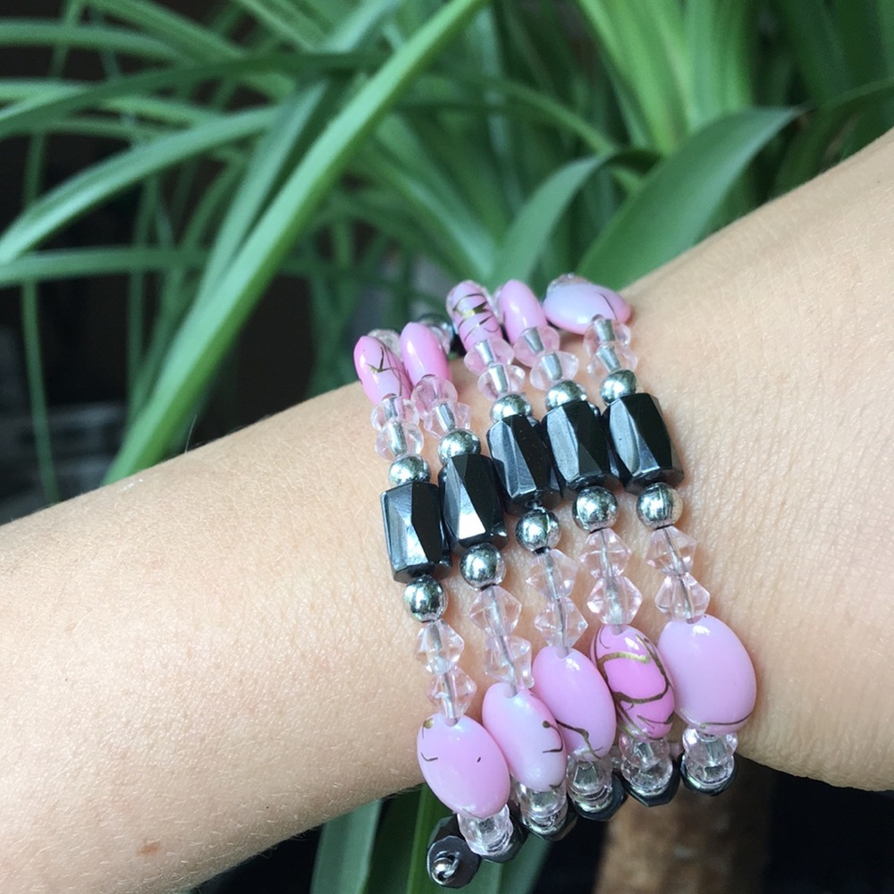 Pink and black magnetic beaded bracelet
